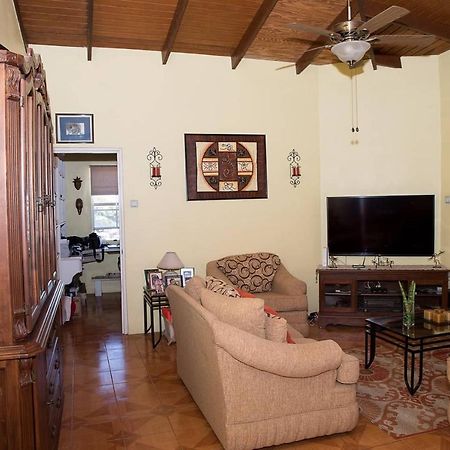 Altare - Breezy With A View Apartment Grand Anse Ngoại thất bức ảnh